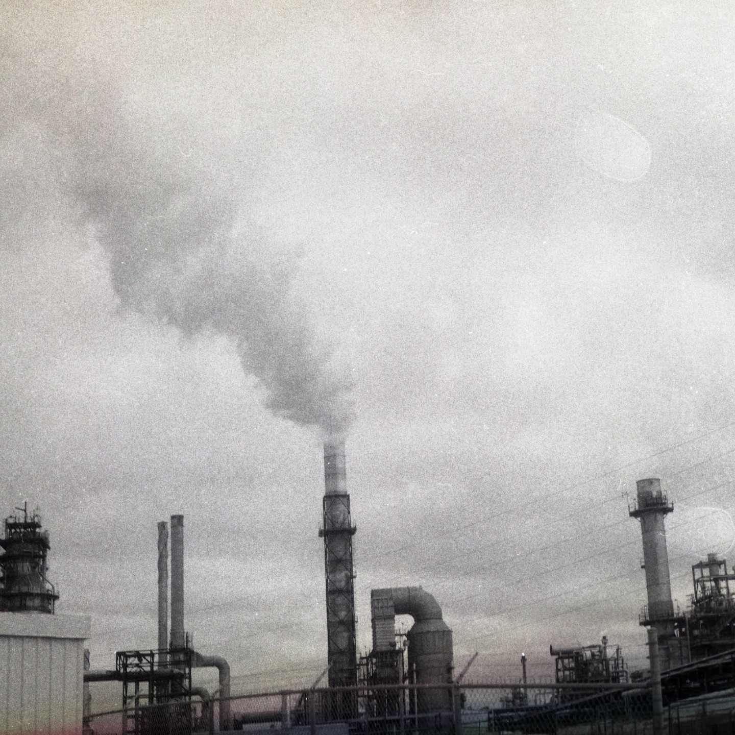 📸 Pentacon Six
🔘 Biometar 2.8/80 MC Carl Zeiss
🎞️ Expired Ilford Delta 3200 Pro
🧪 Kodak HC-110 dilution B for 15 mn