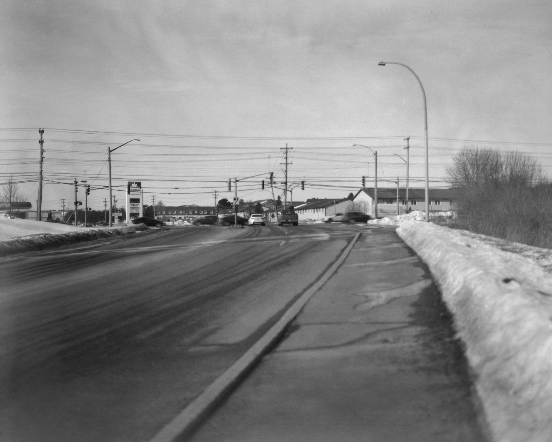 Camera: 1950 4x5 RHS Camera 

Lens: Schneider-Kreuznach f/5.6 150mm

Paper negative: Kodak Kodabromide F5

Exposition: ISO 3

Developed with Caffenol CM by inspection under a safe light

#4x5
#largeformat
#paper-negative
#caffenol