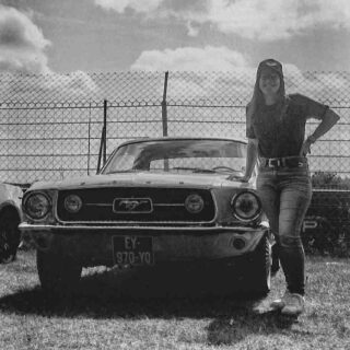 Raphaelle & 1967 Playmate Pink Mustang
Forum Mustang 20th anniversary
📸 1966 Mamiya C33
🎞️ Ilford HP5 Plus