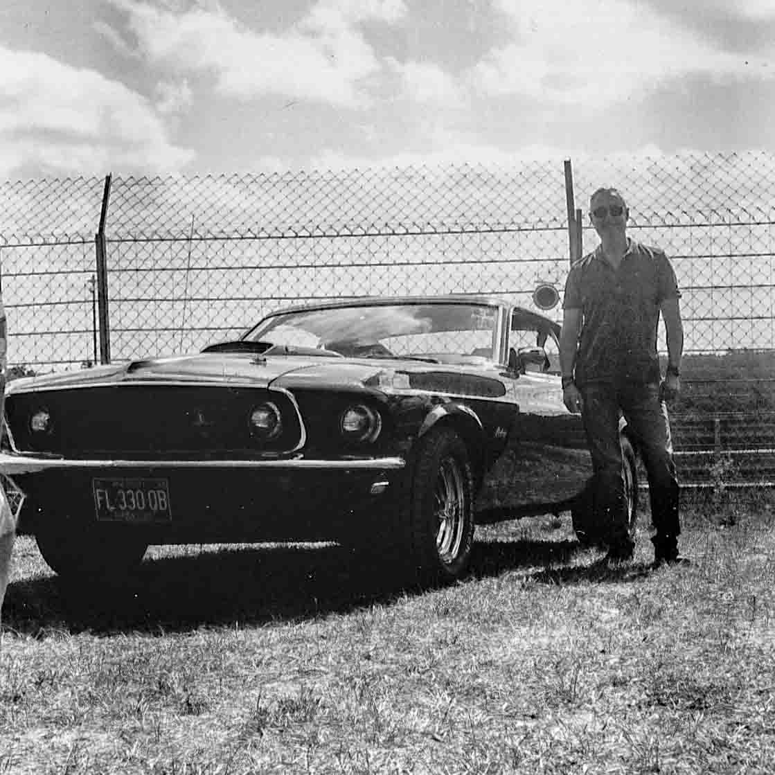 Filou & 1969 Ford Mustang Sportroof
Forum Mustang 20th anniversary
📸 1966 Mamiya C33
🎞️ Ilford HP5 Plus