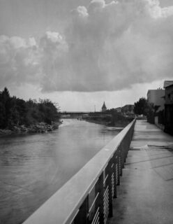 Libourne, France
๐ธ 1950 4x5 RHS Camera
๐๏ธ Kodak Kodabromide F5 paper negative
๐งช Caffenol CM
#4x5 #papernegative #caffenol #blackandwhitephoto #analogphotography #vintagephotography #rivers