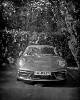 Porsche 911
๐ธ 1950 4x5 RHS Camera
๐๏ธ Kodak Kodabromide F5 paper negative
๐งช Caffenol CM
#4x5 #papernegative #caffenol #blackandwhitephoto #analogphotography #vintagephotography #porsche #porsche911